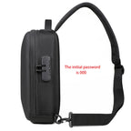 Bolsa Peitoral Masculina com Fecho de Senha e Entrada USB