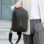 Bolsa Peitoral Masculina com Fecho de Senha e Entrada USB